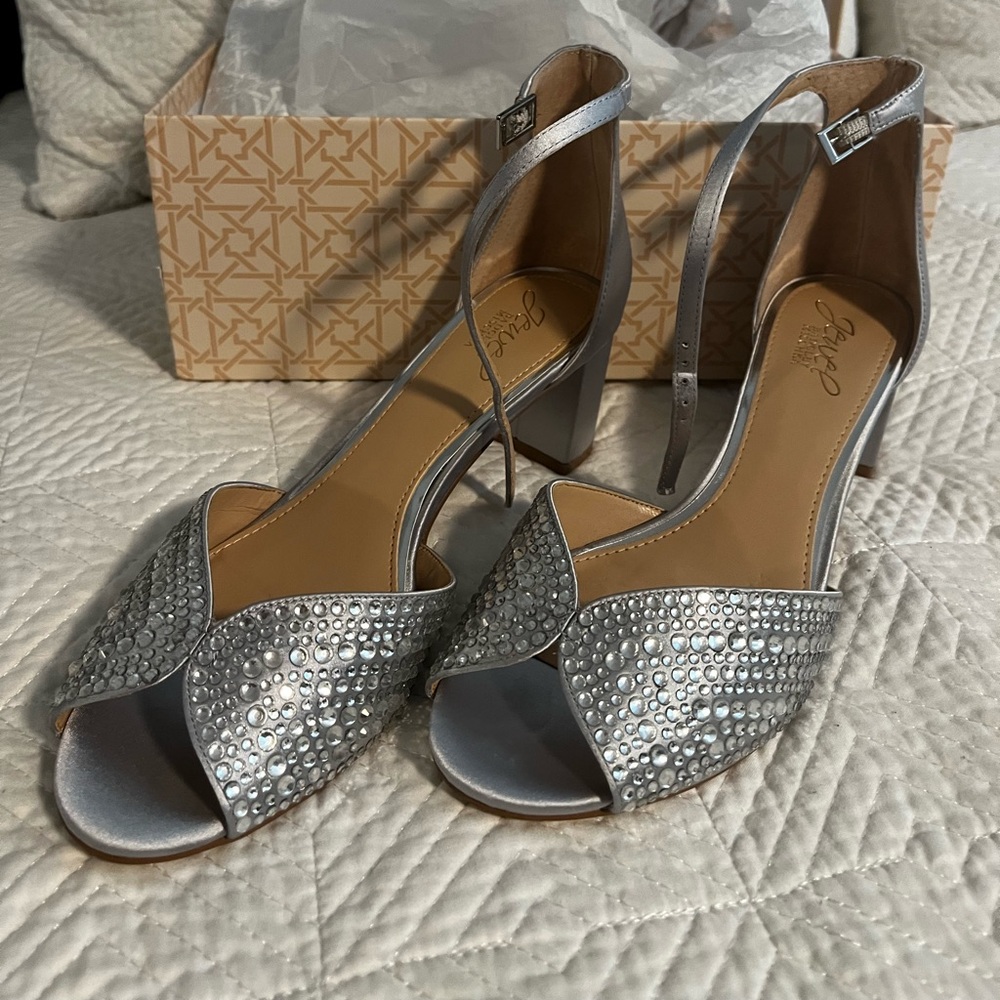 Silver Jewel Badgley Mischka heels- size 8